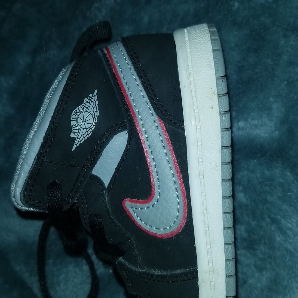 Jordan 1s black red and gray